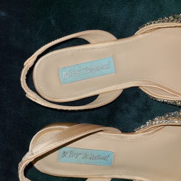 Blue by Betsey Johnson Women's Sb-Molly Pointed Toe Flat - Picture 8 of 11